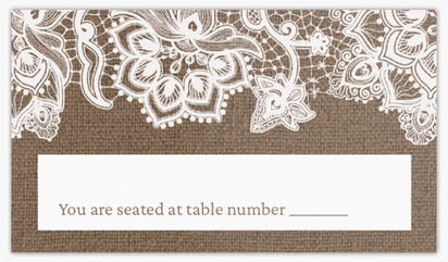 A davetlilerin masadaki yerlerini gösteren kart cartão de mesa brown white design for Wedding