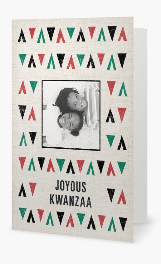 Un insignia áfrica diseño blanco negro para Kwanzaa con 1 imágenes